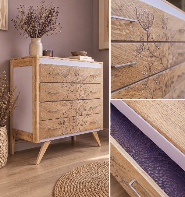 Meuble de rangement en bois clair avec des tiroirs ornés de motifs floraux, placé dans une pièce aux murs violets.